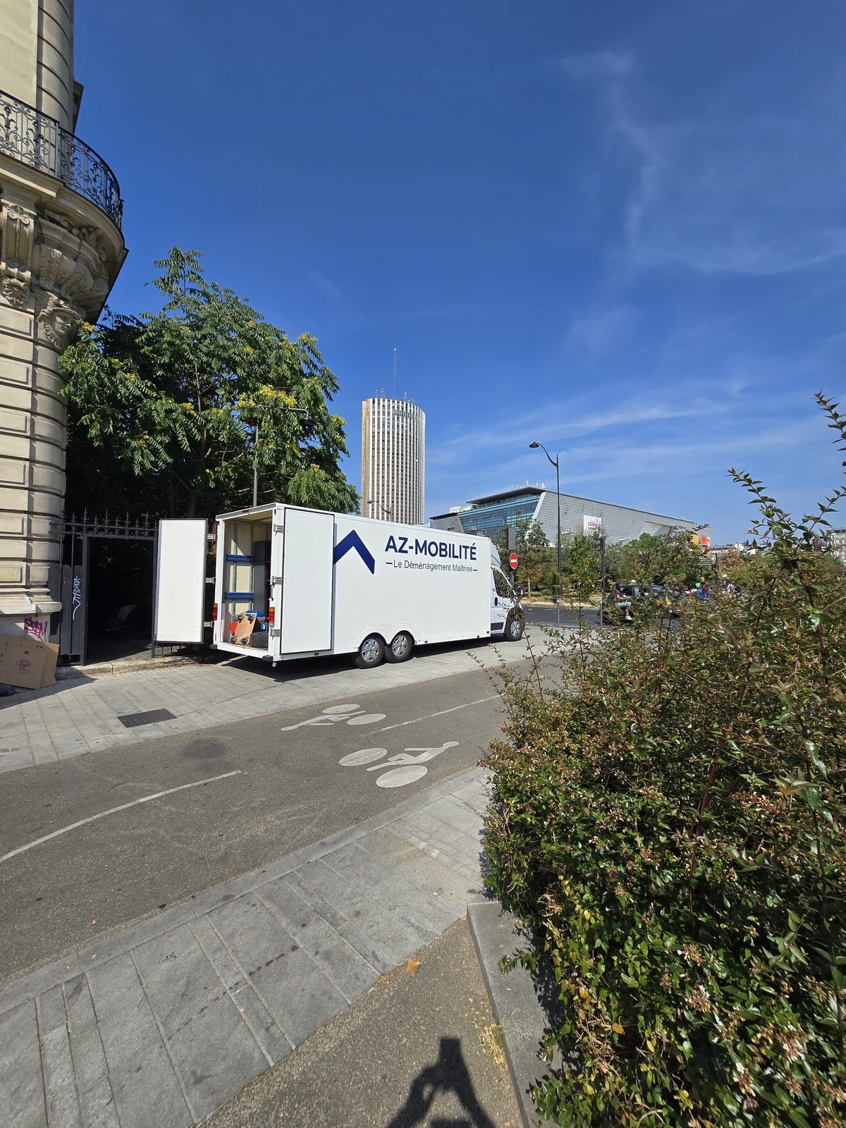Camion AZ Mobilité en intervention dans le Val-d'Oise