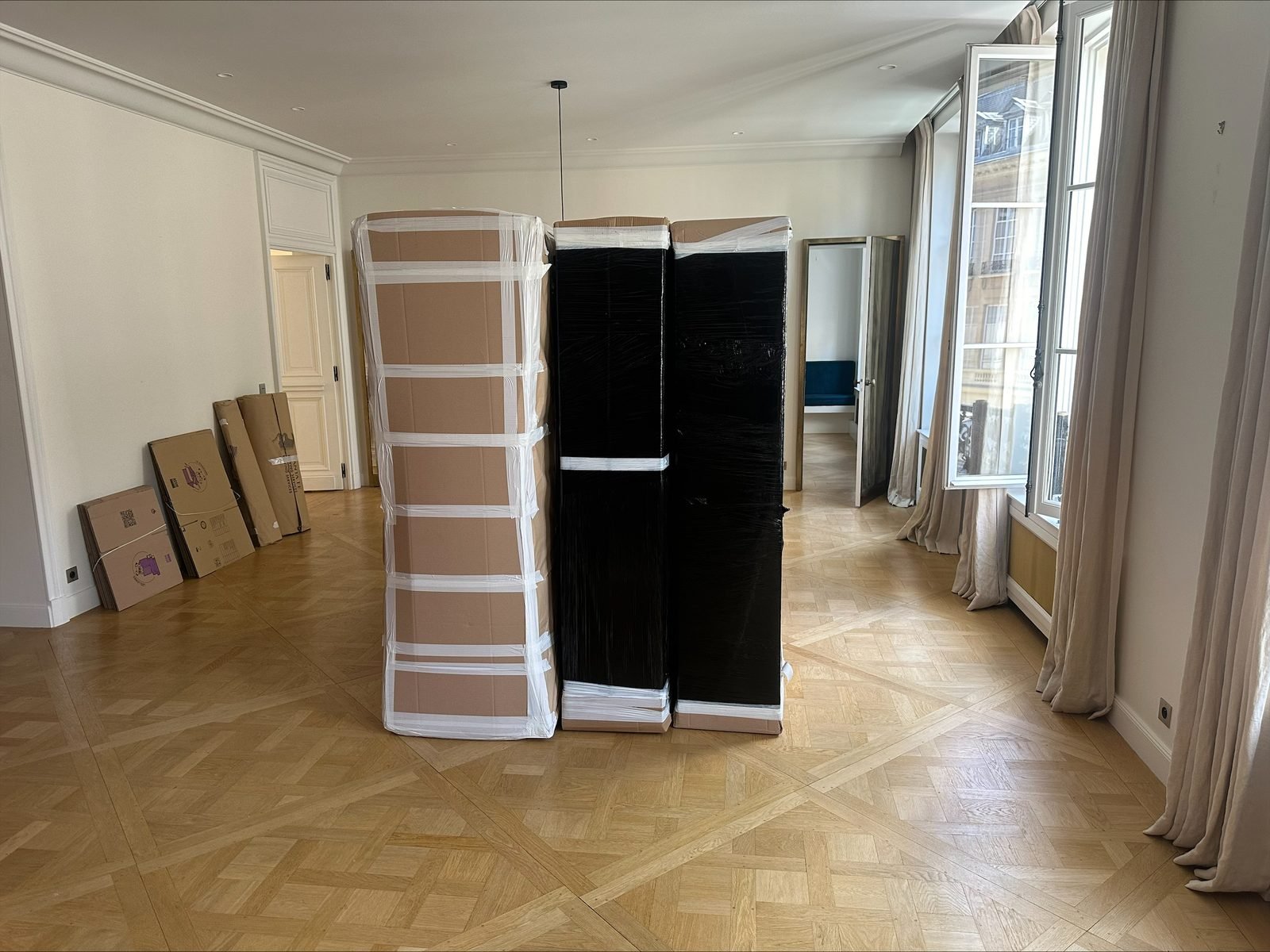 Mobilier emballé et protégé par les équipes AZ Mobilité dans un appartement
